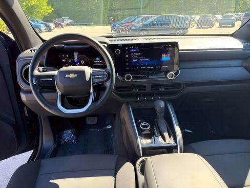 Used 2025 Chevrolet Colorado W/T w/ WT Convenience Package II AWD/4WD image 18