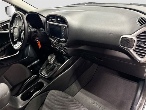 Used 2023 Kia Soul LX w/ LX Technology Package image 27