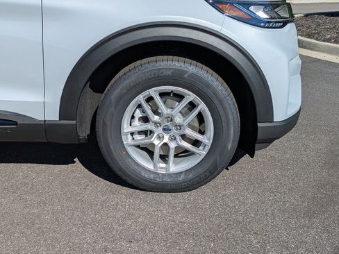 New 2026 Ford Explorer Active w/ Active Comfort Package image 11