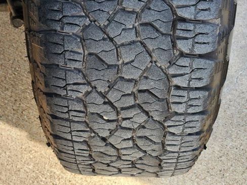 Used 2025 Chevrolet Silverado 2500 Custom w/ Custom Value Package image 17