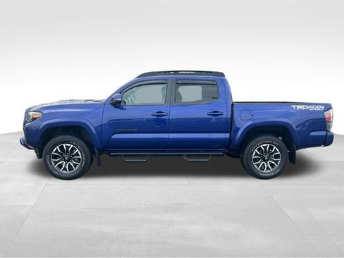 Used 2022 Toyota Tacoma TRD Sport w/ Technology Package image 2