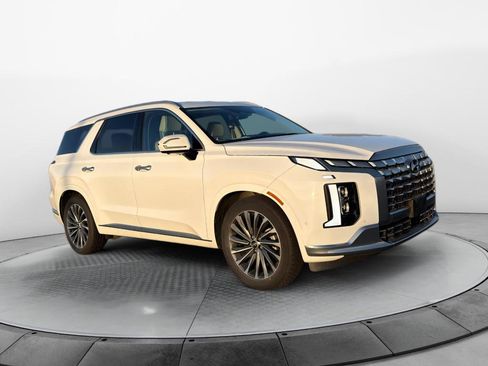 Used 2024 Hyundai Palisade Calligraphy image 3