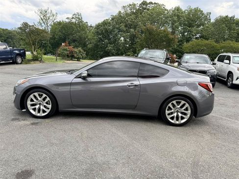 Used 2016 Hyundai Genesis 3.8 RWD image 8