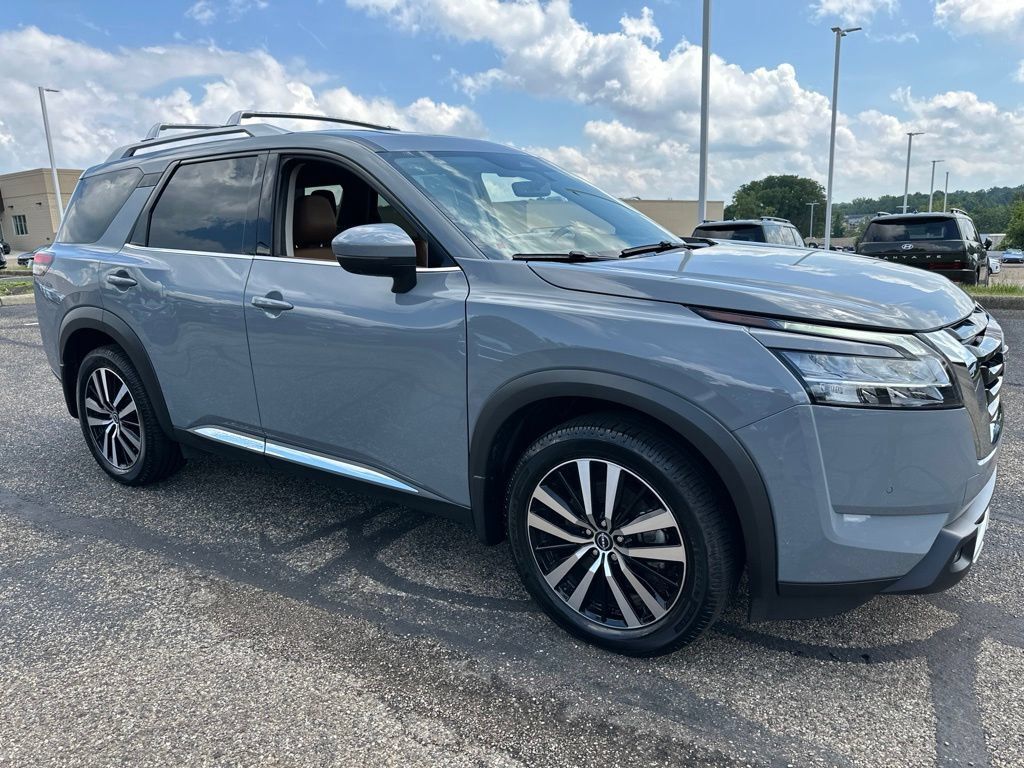 Used 2023 Nissan Pathfinder Platinum AWD/4WD image 17
