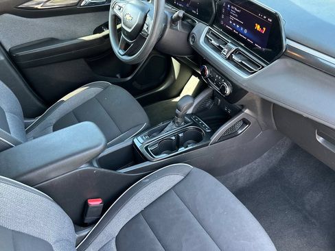 Used 2025 Chevrolet TrailBlazer LT AWD/4WD image 16