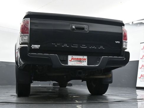 Used 2020 Toyota Tacoma TRD Sport image 41
