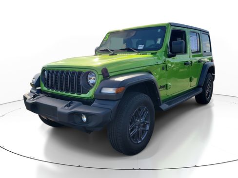 Used 2025 Jeep Wrangler Unlimited Sport AWD/4WD image 3
