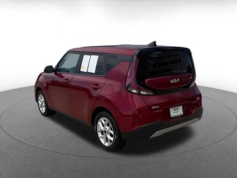 Used 2025 Kia Soul LX w/ LX Technology Package FWD image 11
