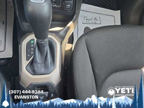 Used 2017 Jeep Renegade Latitude w/ Cold Weather Group AWD/4WD image 25
