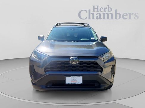 Used 2019 Toyota RAV4 LE AWD/4WD image 2