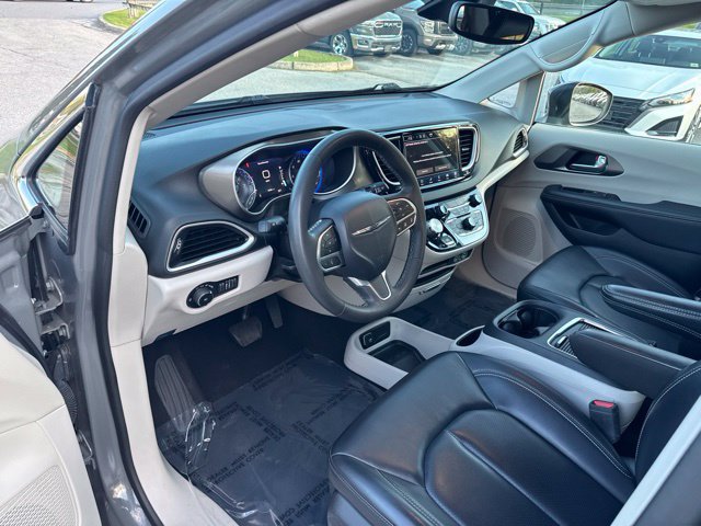Used 2023 Chrysler Pacifica Touring-L FWD image 51