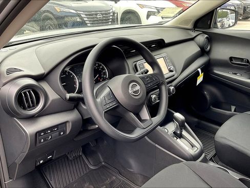 New 2025 Nissan Kicks Play S image 9