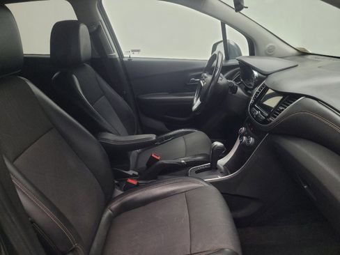 Used 2018 Chevrolet Trax LT w/ LT Convenience Package AWD/4WD image 21