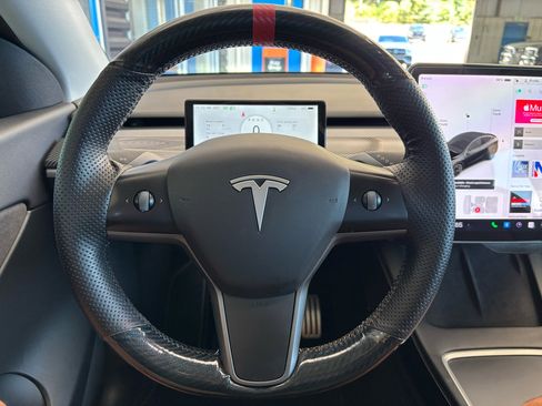 Used 2021 Tesla Model Y Performance image 17