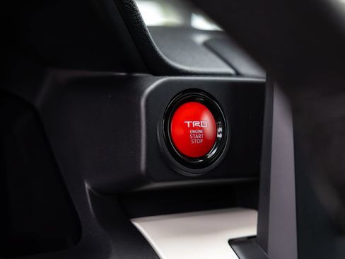 Used 2024 Toyota Tacoma TRD Off-Road AWD/4WD image 20