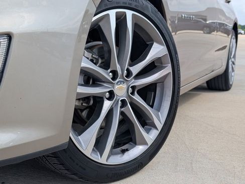 Used 2024 Chevrolet Malibu LT FWD image 2