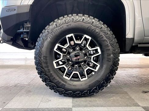 Used 2025 GMC Sierra 3500 AT4 w/ AT4 Premium Plus Package image 8