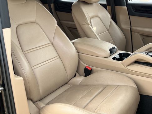 Certified 2023 Porsche Cayenne image 17