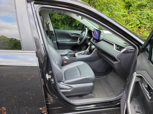 Used 2023 Toyota RAV4 XLE Premium AWD/4WD image 25