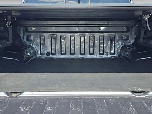 Used 2022 Nissan Frontier SV image 40