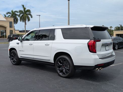 Used 2024 GMC Yukon XL Denali AWD/4WD image 4