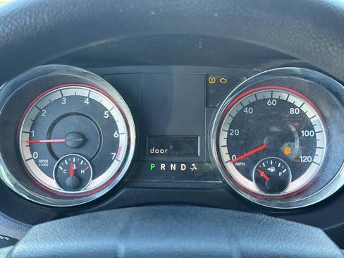 Used 2019 Dodge Grand Caravan SE w/ UConnect Hands-Free Group image 28