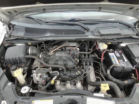 Used 2010 Chrysler Town & Country Touring FWD image 27