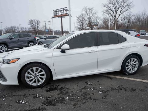Used 2023 Toyota Camry LE image 3
