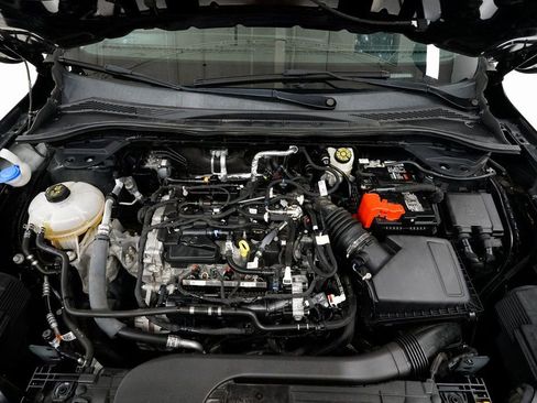 Used 2022 Ford Escape SE w/ SE Sport Appearance Package image 3