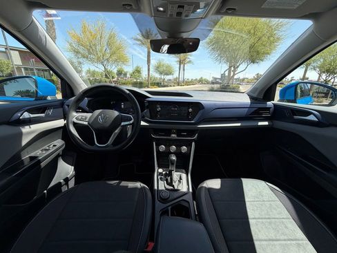 Used 2023 Volkswagen Taos SE w/ Panoramic Sunroof Package AWD/4WD image 11
