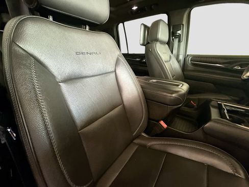 Used 2021 GMC Yukon XL Denali w/ Denali Premium Package AWD/4WD image 30