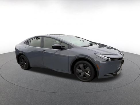 Used 2025 Toyota Prius LE image 2