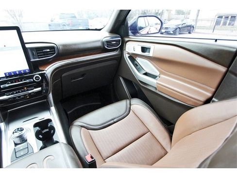 Used 2023 Ford Explorer King Ranch w/ Premium Technology Package image 9