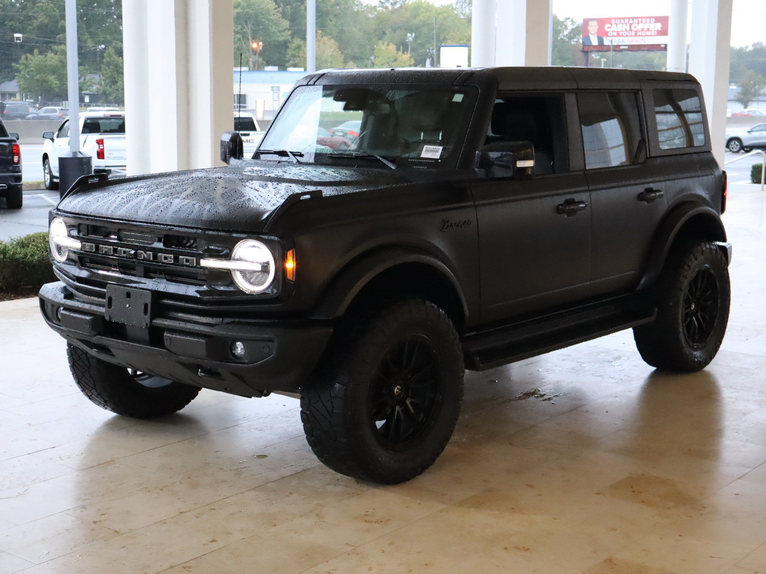 Used 2025 Ford Bronco Outer Banks w/ Matte Film Protection Package AWD/4WD image 5