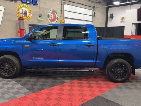 Used 2016 Toyota Tundra SR5 w/ SR5 Upgrade Package AWD/4WD image 2