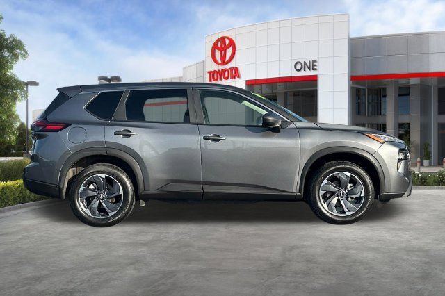 Used 2024 Nissan Rogue SV FWD image 3