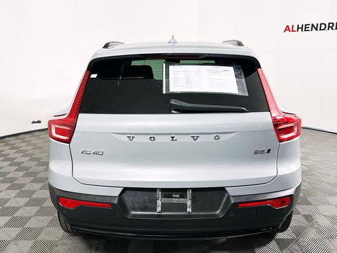 Used 2024 Volvo XC40 B5 Plus w/ Climate Package image 4