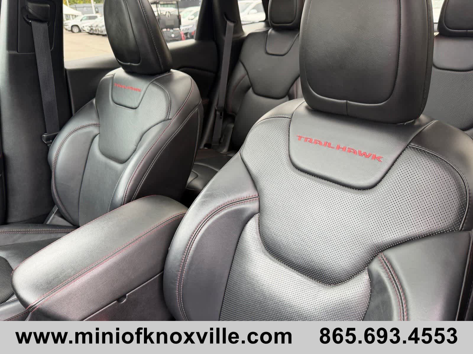 Used 2017 Jeep Cherokee Trailhawk AWD/4WD image 15
