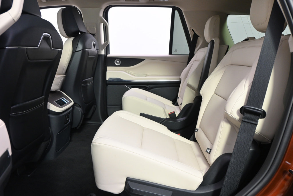 New 2027 Lincoln Navigator Reserve AWD/4WD image 22