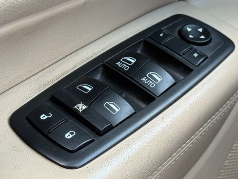 Used 2012 Jeep Grand Cherokee Limited AWD/4WD image 24