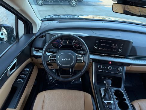 Used 2024 Kia Carnival LX image 30