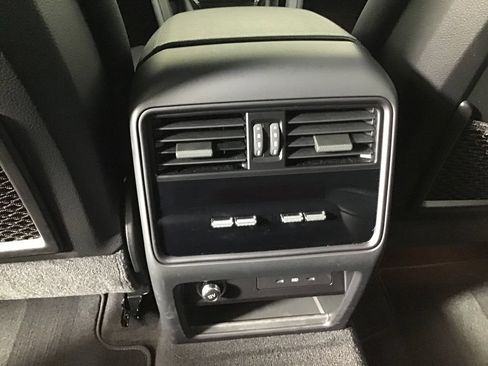 Certified 2024 Porsche Cayenne AWD/4WD image 27