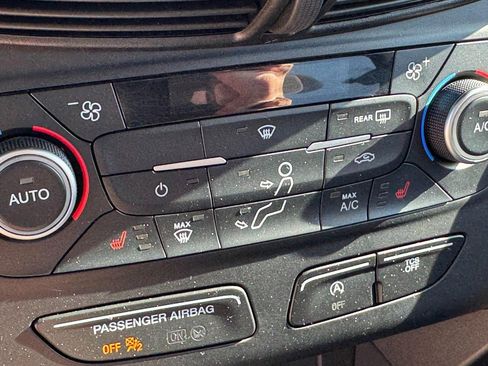 Used 2018 Ford Escape SE w/ SE Sync 3 Package FWD image 21