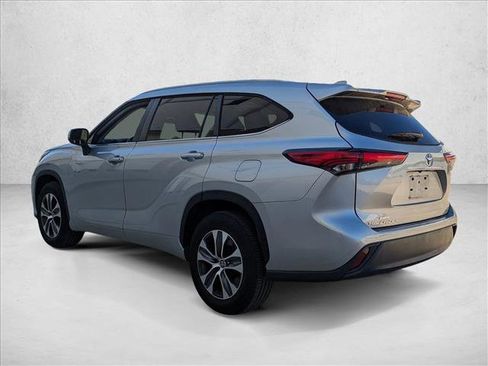 Used 2023 Toyota Highlander XLE image 7