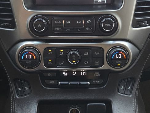 Used 2018 Chevrolet Suburban LT RWD image 14