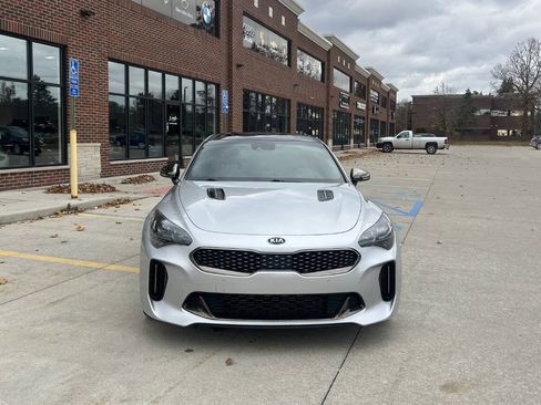 Used 2018 Kia Stinger GT2 image 3