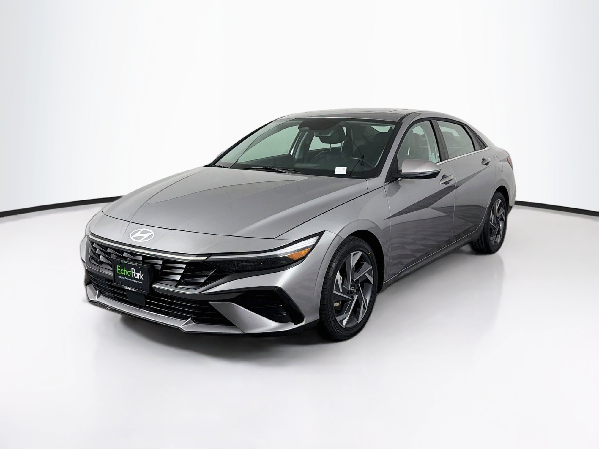 Used 2025 Hyundai Elantra Limited FWD image 3