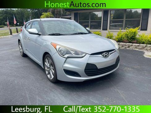 Used 2016 Hyundai Veloster FWD image 1
