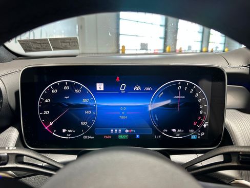 Used 2025 Mercedes-Benz GLC 350e 4MATIC image 9