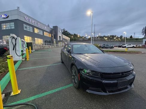 Used 2023 Dodge Charger SXT w/ Blacktop Package RWD image 2